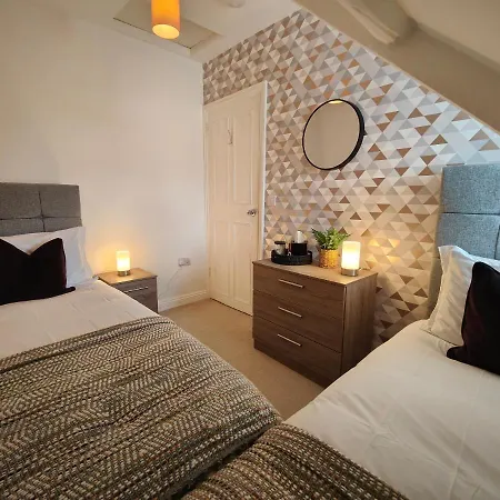 Grove House Tatil Evi *