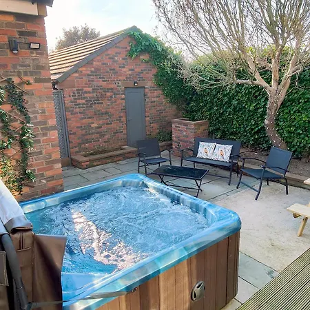 Grove House Tatil Evi *