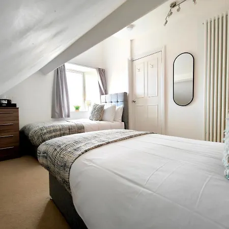 Ferienhaus Grove House *